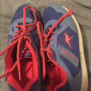 Kangaroo shoes size 4